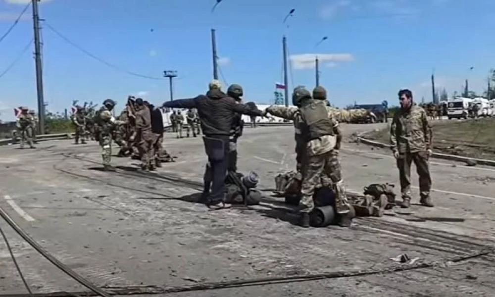 ΣΟΚ! Αμερικανός καθηγητής: Αξιωματικοί του ΝΑΤΟ στο Azovstal μπορεί να έχουν σκοτωθεί και ακρωτηριαστεί από τους Αζοφίτες